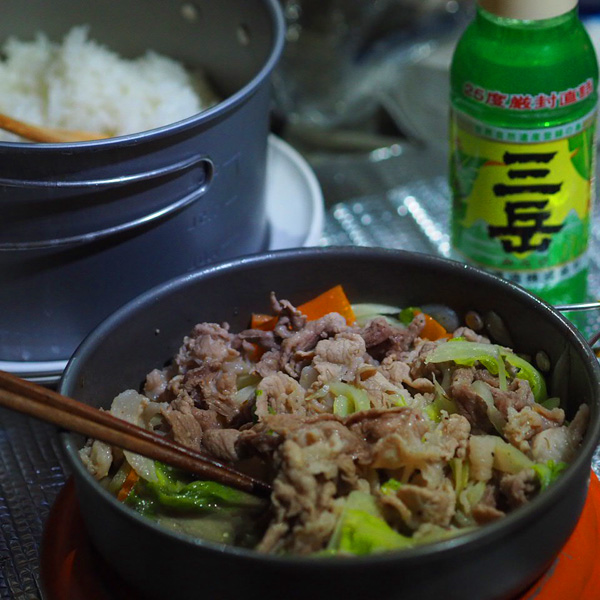 大地ガイドの手料理夕飯。美味しそうに撮れてますね！ ＜松本さん撮影＞